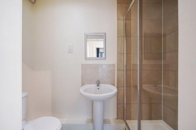 Flat G01, 3, Platinum Court, Cephas Avenue, Stepney Green photo 5
