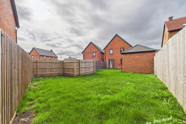 216 Briggington Way, Leighton Buzzard photo 3