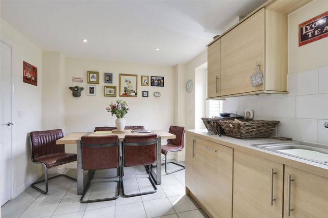 35 James Drive, Nottingham photo 3