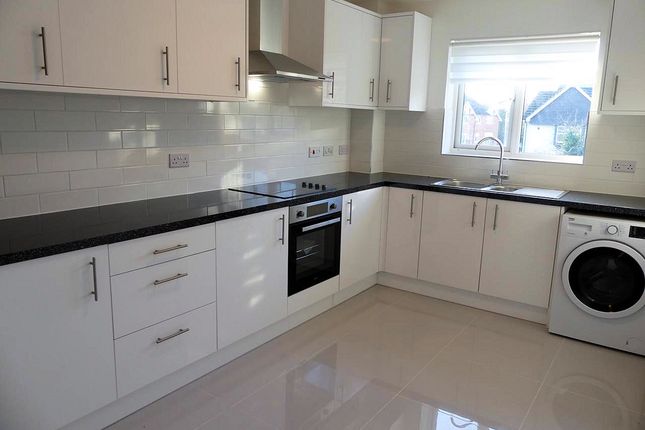 16 Langley Court, Crawley photo 3