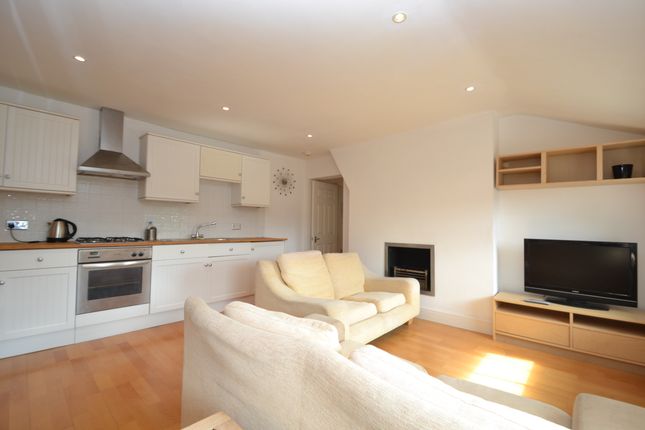 Flat to rent in Maple Road, Surbiton