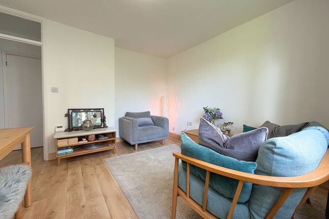 Flat 32, Abbots Court, Sale photo 3