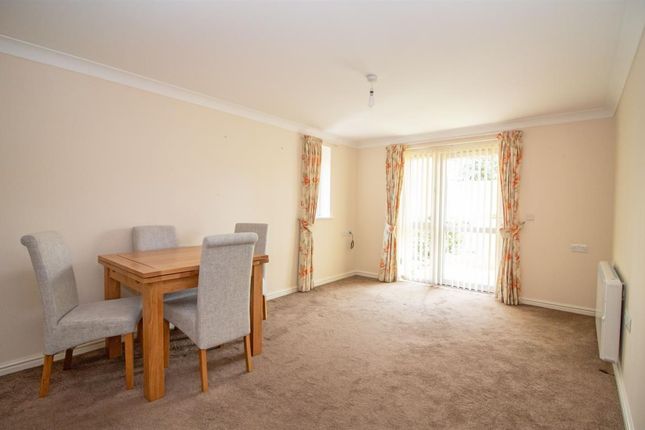 Flat 5, Green Haven Court, Cowplain, Waterlooville photo 2