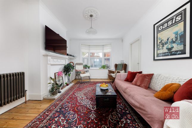 Flat for sale in The Avenue, London