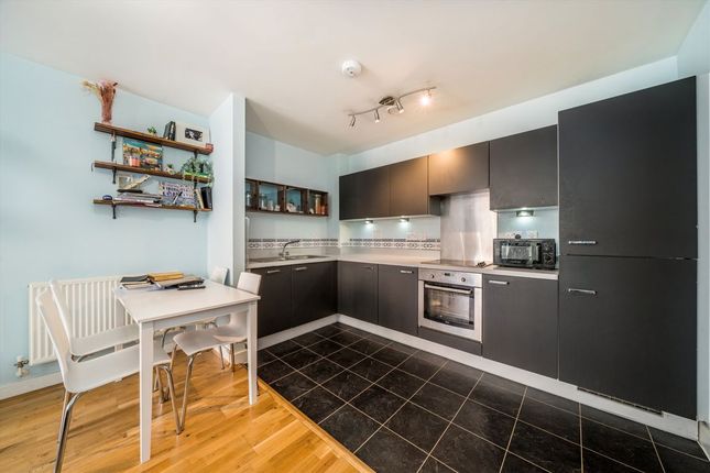 Flat 15, 8, Nelson Walk, London photo 4