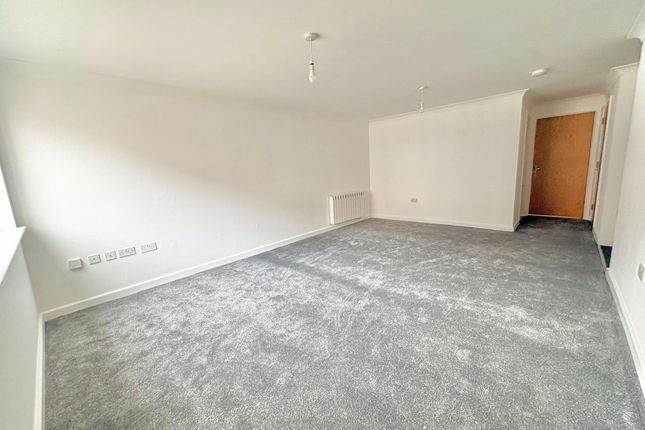 28 Warren Court, Peterborough photo 4