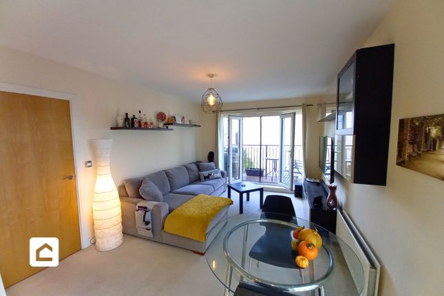 Flat 11, Buckland House, 18 The Moors, Redhill photo 4