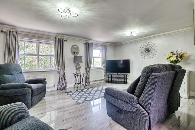 37, Hawksworth Crescent, Birmingham photo 3