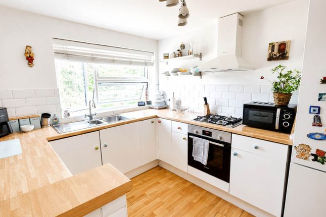 24, Poplars Close, Hatfield photo 3
