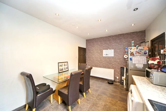 73 Thicknesse Avenue, Wigan photo 4