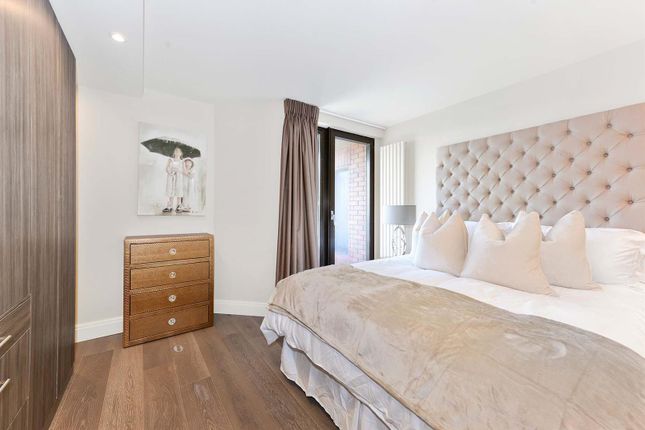 Flat to rent in Crest House, 133 Finchley Road, London