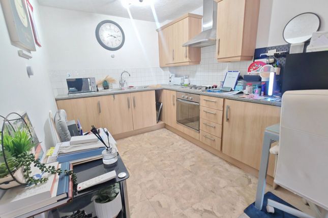 Apt 17, Beaumont Court, Warrington photo 3
