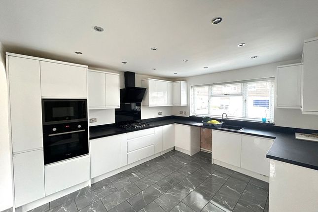30 Tithelands, Harlow photo 4