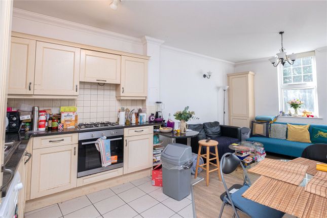Flat to rent in Alexander Courrt, 79 High Road, London