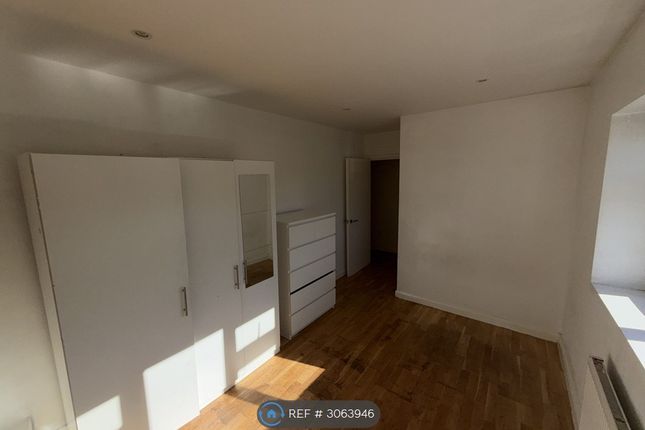Flat   Blakenham Road, London photo 4