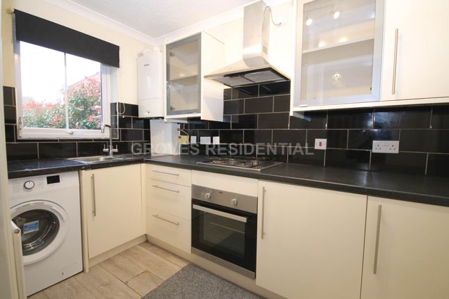 53, Willow Road, New Malden photo 3