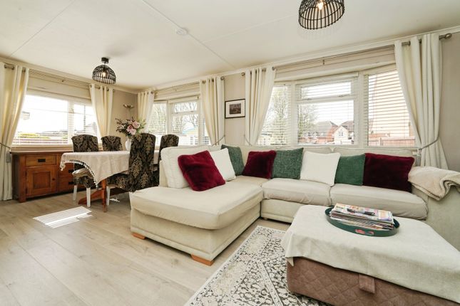 24, Lake House Park Homes, Bishops Cleeve photo 5