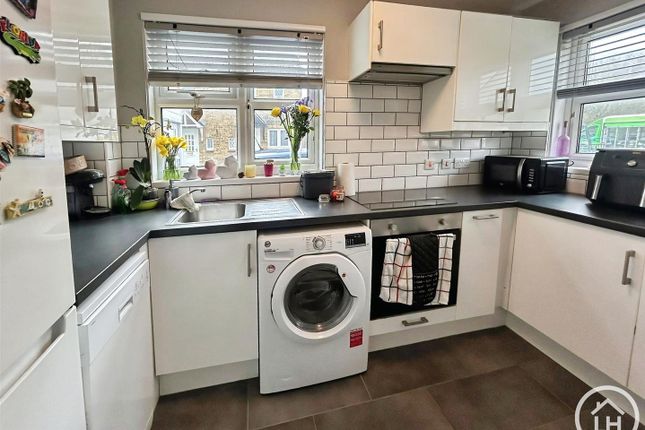 13, Vectis Drive, Sittingbourne photo 4
