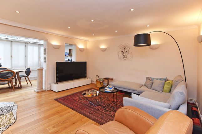 Thumbnail Town house to rent in Spencer Walk, Hampstead, London