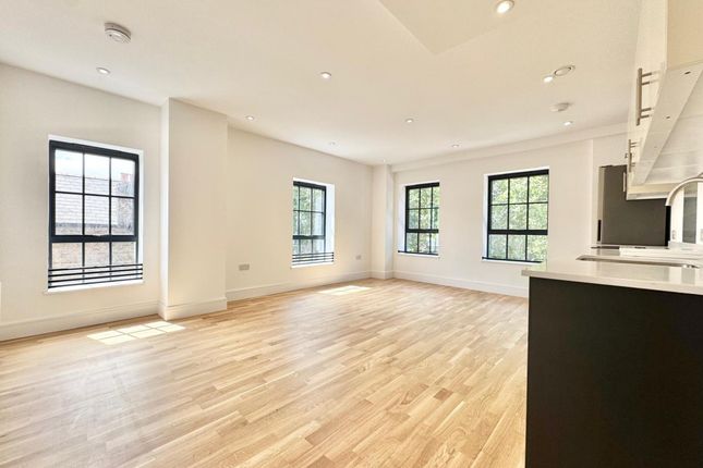 Flat 6 722 North Gate House Seven Sisters Road, LONDON photo 4