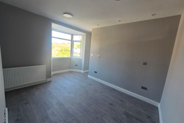 3A , Weylond Road, Dagenham photo 3