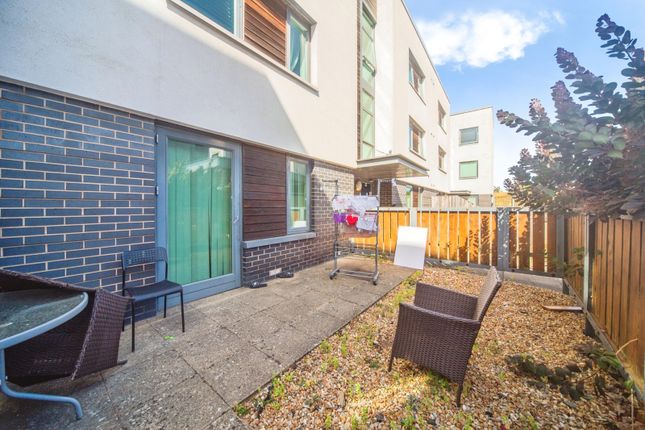Flat 1, 4, Ted Bates Road, Hampshire photo 4