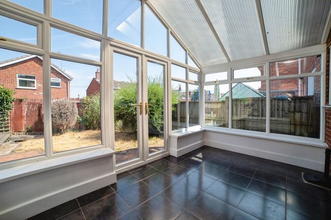 43, Long Lane, Nottinghamshire photo 3