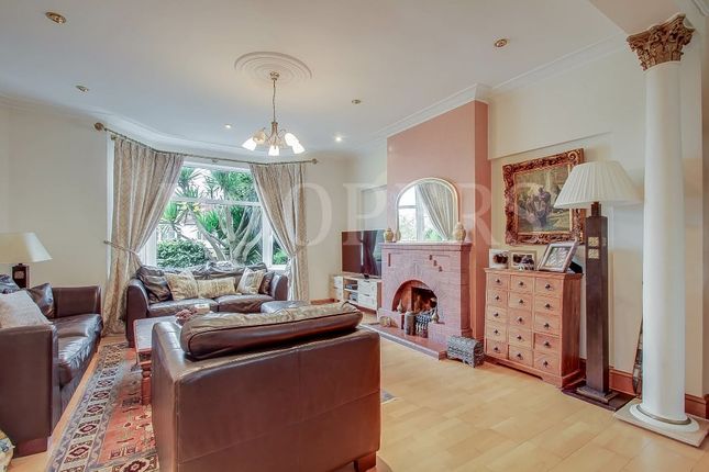 282, Dollis Hill Lane, London photo 2