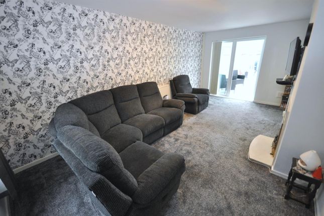 2, Houps Road, Thorne photo 2