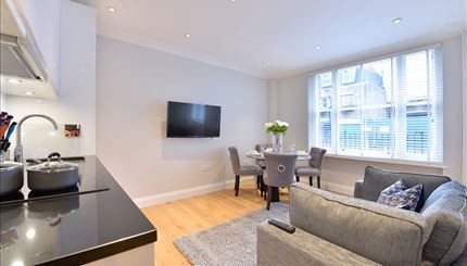 Thumbnail Flat to rent in Hill Street, Mayfair, London