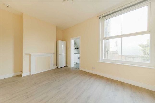 Flat to rent in Arthur Road, London