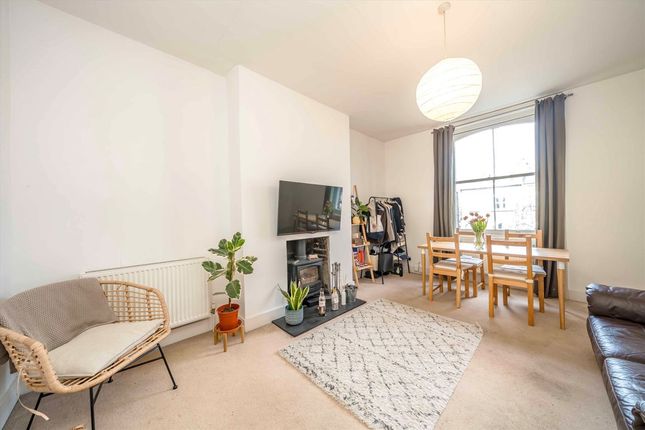 Flat B, 37, Penn Road, London photo 2