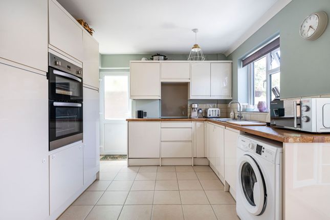 35 Hylder Close, Swindon photo 2