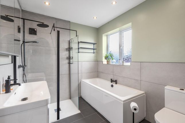 66, Spennithorne Avenue, West Yorkshire photo 4