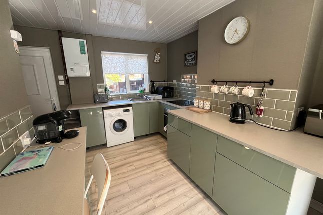16, Royds Close, Holmfirth photo 4