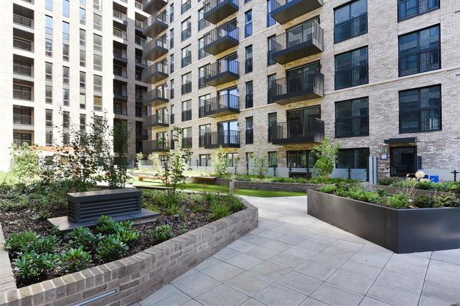 Flat 2, 11, Sanday Drive, London photo 4