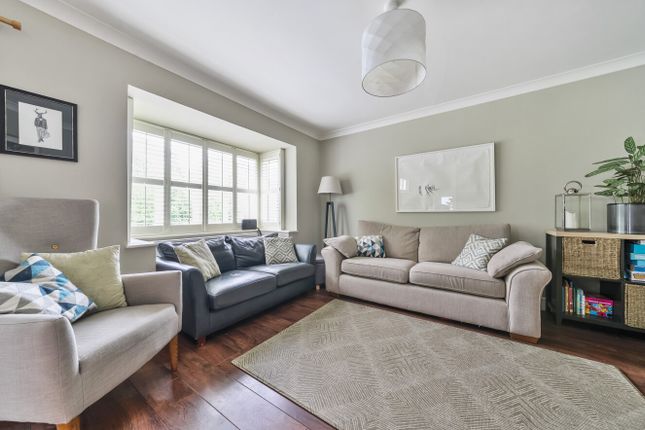 15, Cliffe Road, Surrey photo 3