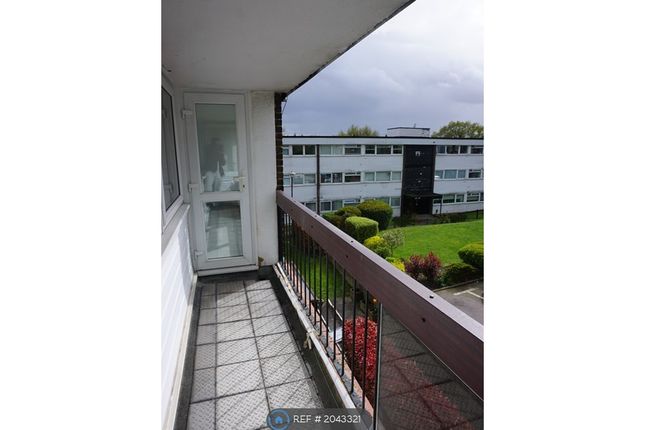 Flat to rent in St. Winifreds Close, Chigwell