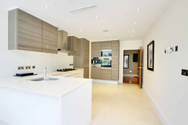 The Strauss, 7, Amara Lodge, Cockfosters Road, Hadley Wood photo 3