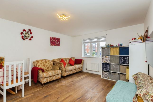 16, Barland Way, Aylesbury photo 3