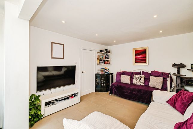 5, Twyford Close, Worthing photo 2