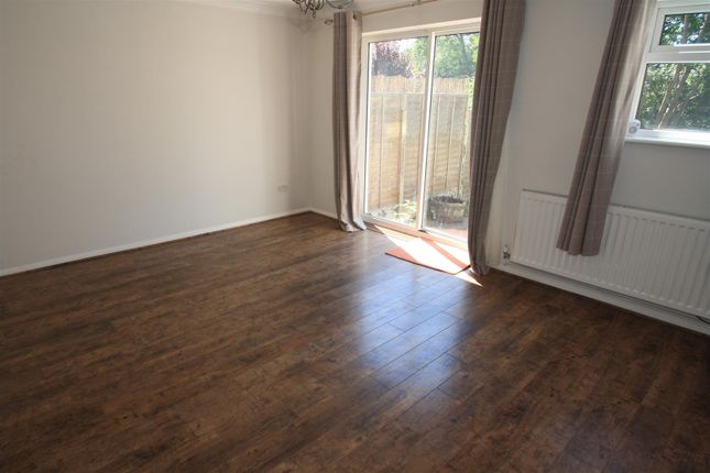 32, Lenside Drive, Maidstone photo 2