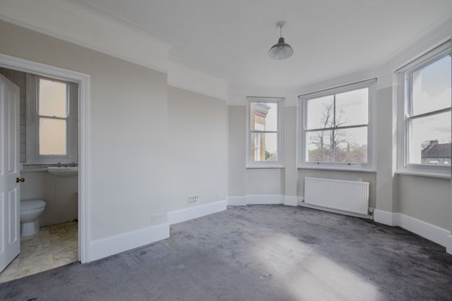 Flat for sale in Park Hall Road, London