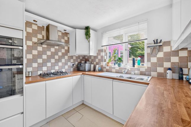 21, Mountbatten Way, Beeston photo 2