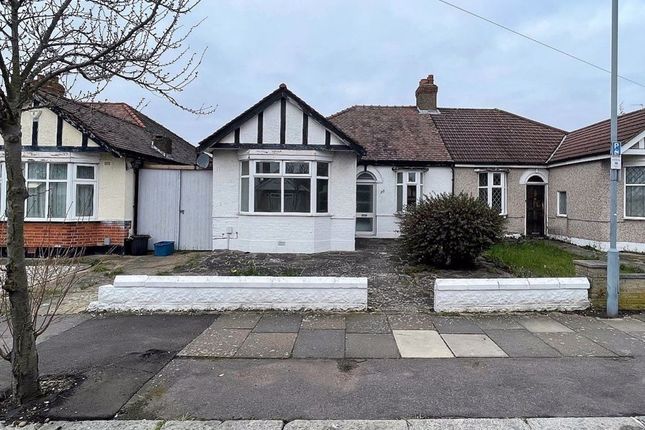 Thumbnail Bungalow to rent in Kelston Road, Ilford