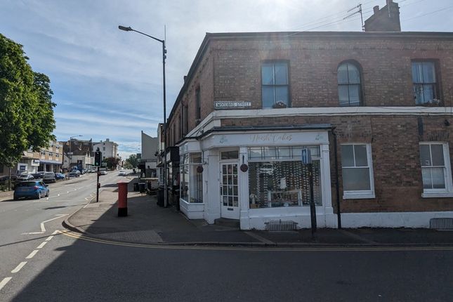 Retail premises to let in Warwick Place, Leamington Spa