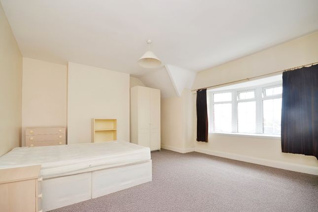 151, Sternhold Avenue, London photo 4