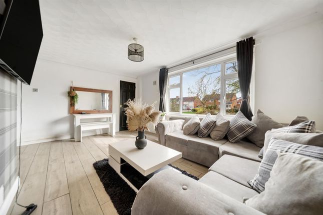 46, Robin Drive, Ipswich photo 3