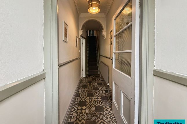 32 Red Lion Street, Barnoldswick photo 2