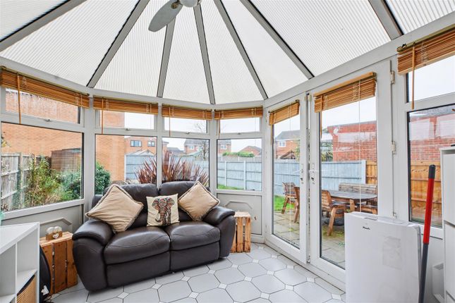 99, Bosworth Way, Nottingham photo 3